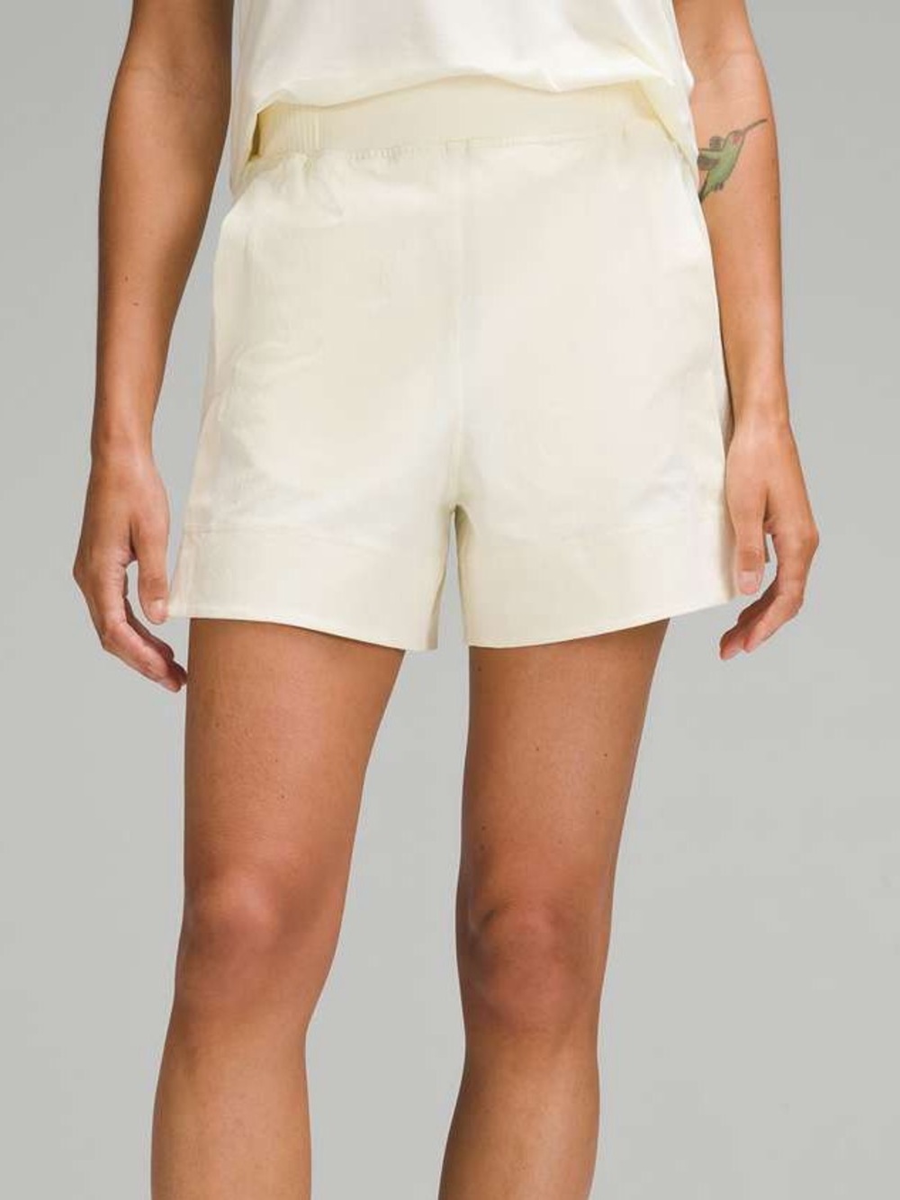 lululemon lightweight hiking shorts 4"